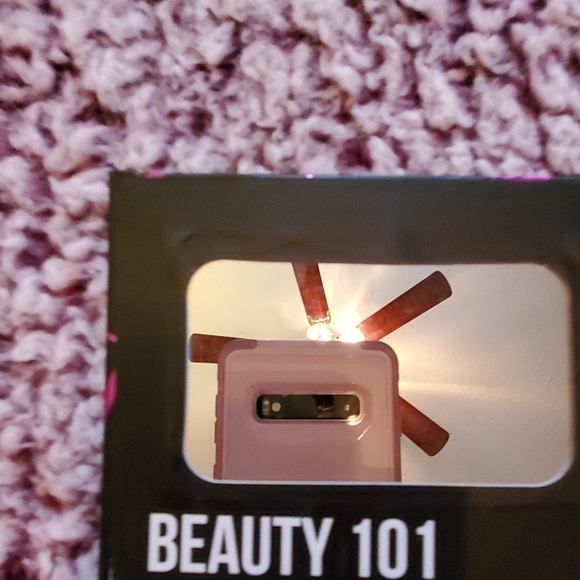 Cosmetics - Picture 5 of 8